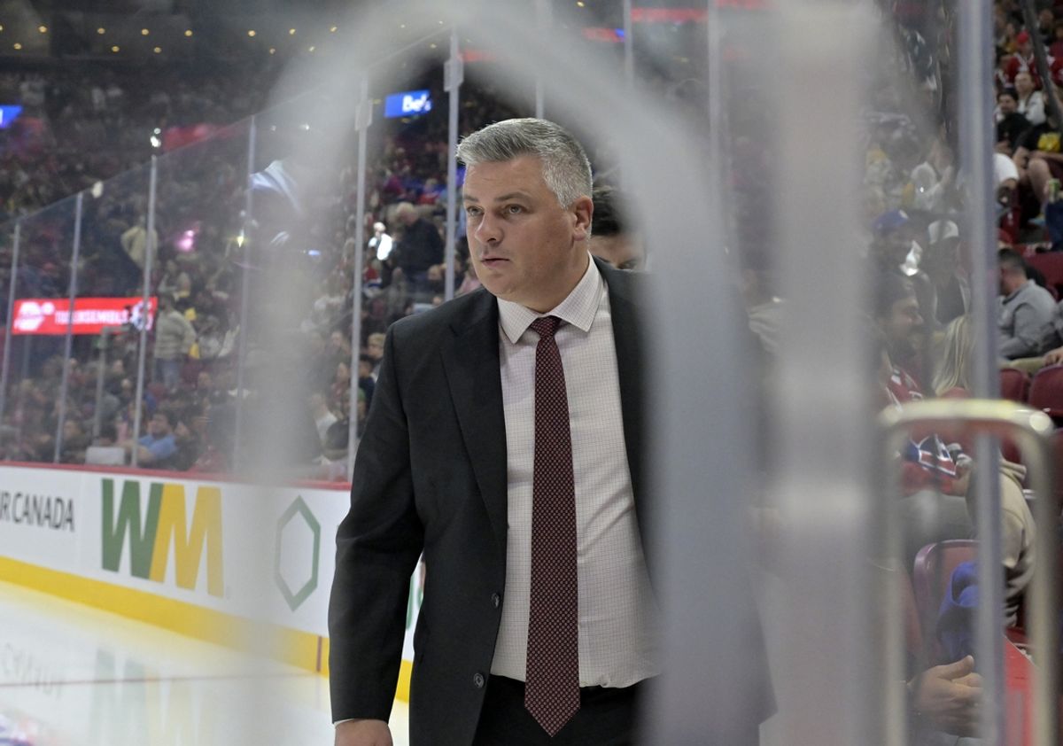 Sep 24, 2024; Montreal, Quebec, CAN; New Jersey Devils head coach Sheldon Keefe makes his way to the bench before the third period of the game against the Montreal Canadiens at the Bell Centre. Mandatory Credit: Eric Bolte-Imagn Images