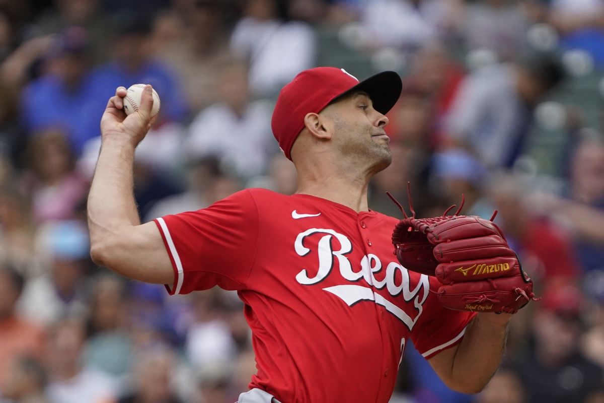 Sep 27, 2024; Chicago, Illinois, USA; Cincinnati Reds pitcher Nick Martinez (28) throws the ball against the Chicago Cubs during the first inning at Wrigley Field. Mandatory Credit: David Banks-Imagn Images