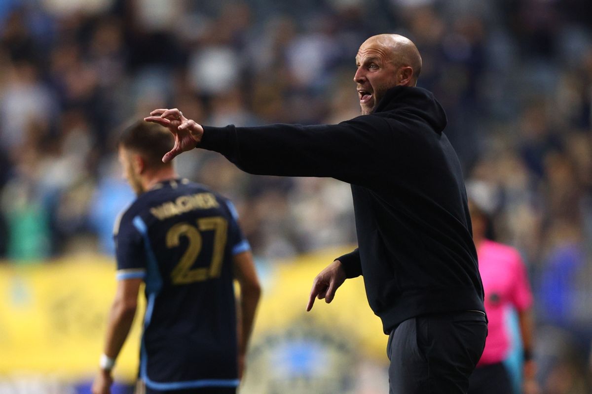 Sep 28, 2024; Philadelphia, Pennsylvania, USA; Atlanta United head coach Rob Valentino gestures during the first half against the Philadelphia Union at Subaru Park. Mandatory Credit: Caean Couto-Imagn Images