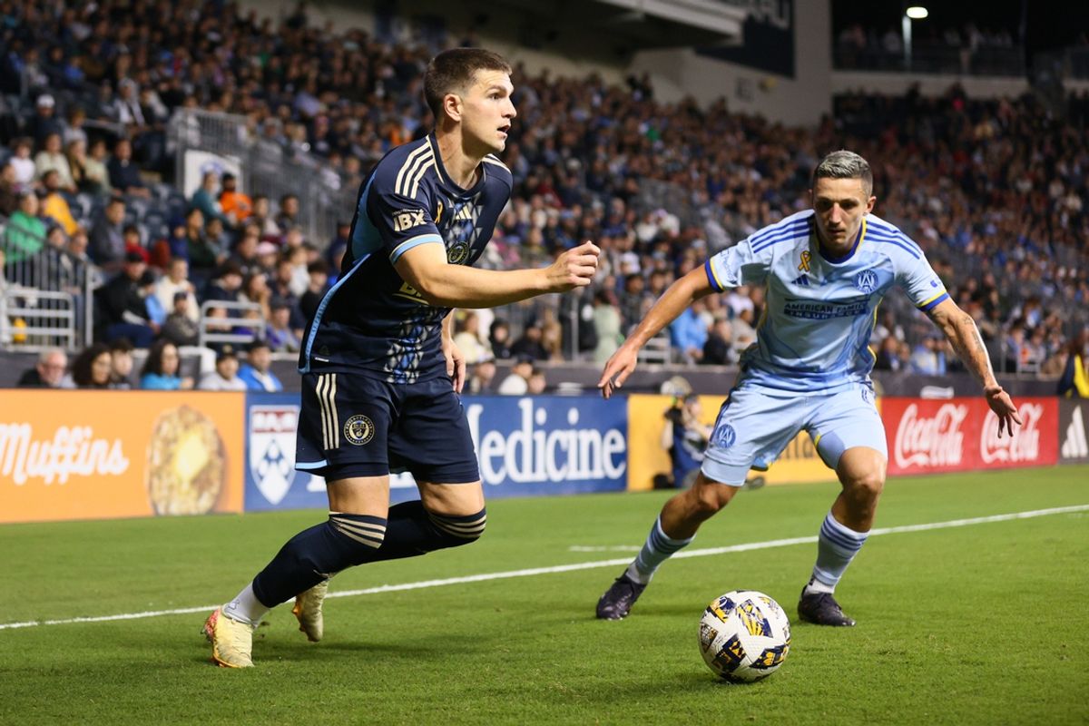 Sep 28, 2024; Philadelphia, Pennsylvania, USA; Philadelphia Union forward Mikael Uhre (7) dribbles against Atlanta United midfielder Bartosz Slisz (6) during the first half at Subaru Park. Mandatory Credit: Caean Couto-Imagn Images