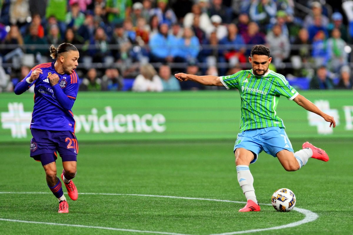 Sep 28, 2024; Seattle, Washington, USA; Seattle Sounders FC midfielder Cristian Roldan (7) touchback against Houston Dynamo FC midfielder Sebastian Kowalczyk (27) during the first half at Lumen Field. Mandatory Credit: Steven Bisig-Imagn Images
