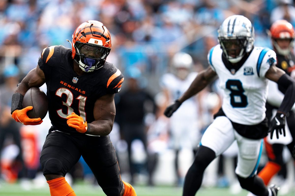 Cincinnati Bengals halfback Zack Moss (31) runs downfield in the fourth quarter of the NFL game at Bank of America Stadium in Charlotte, N.C., on Sunday, Sept. 29, 2024.