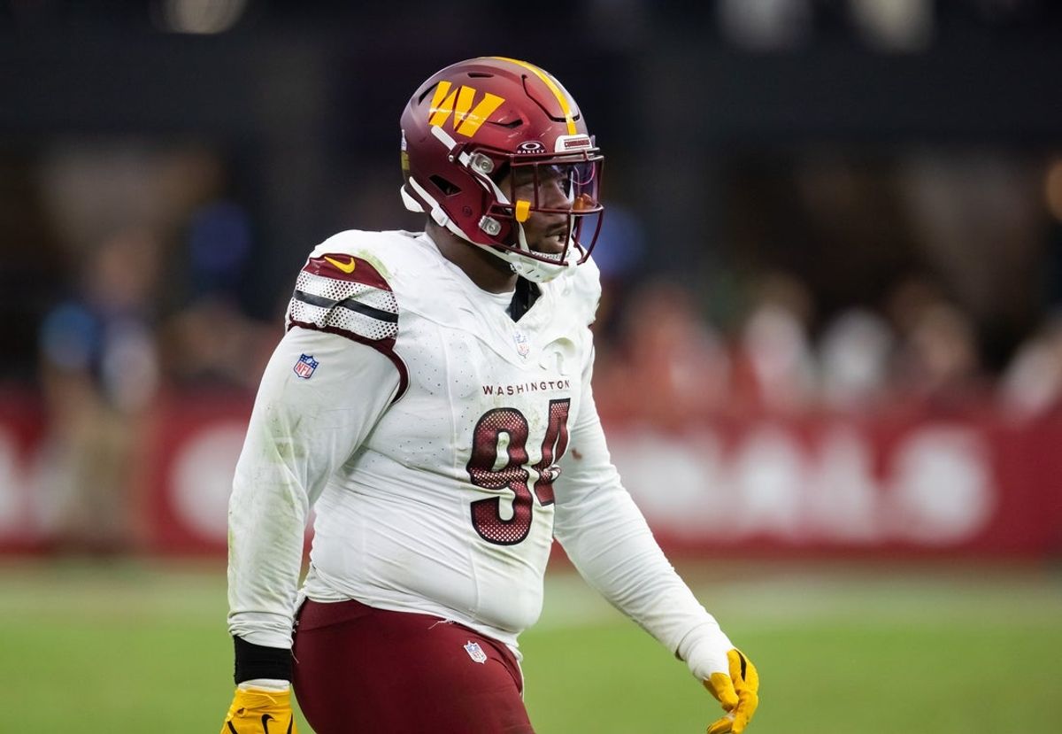 Sep 29, 2024; Glendale, Arizona, USA; Washington Commanders defensive tackle Daron Payne (94) against the Arizona Cardinals at State Farm Stadium. Mandatory Credit: Mark J. Rebilas-Imagn Images