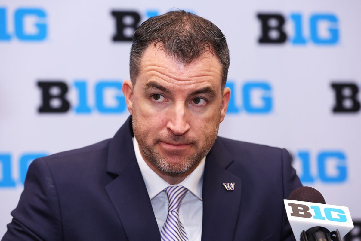 Oct 3, 2024; Rosemont, IL, USA; Washington head coach Danny Sprinkle takes a question at the podium during the 2024 Big Ten Menís Basketball media day at Donald E. Stephens Convention Center. Mandatory Credit: Melissa Tamez-Imagn Images