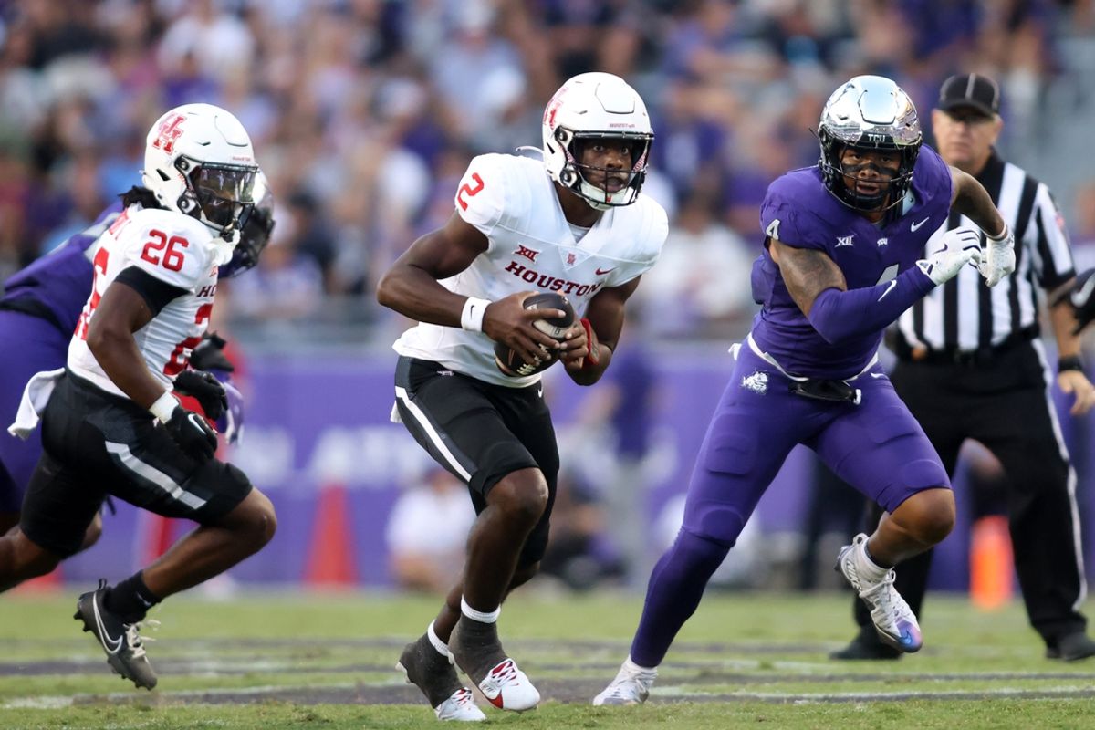 Oct 4, 2024; Fort Worth, Texas, USA; Houston Cougars quarterback Zeon Chriss (2) runs with the ball against the TCU Horned Frogs in the first quarter at Amon G. Carter Stadium. Mandatory Credit: Tim Heitman-Imagn Images