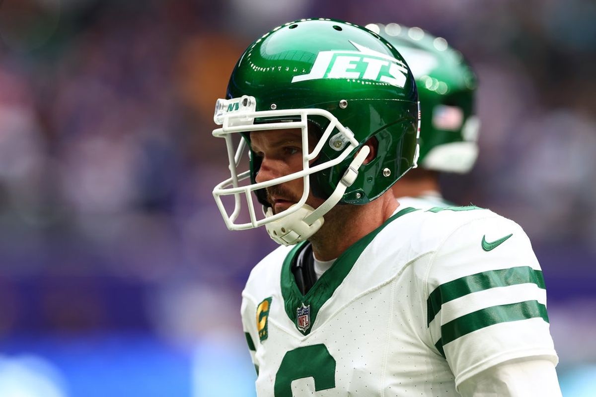 Oct 6, 2024; Tottenham, ENG; New York Jets Special Teams Thomas Morstead (6) during a practice session for the match against Minnesota Vikings at Tottenham Hotspur Stadium. Mandatory Credit: Shaun Brooks-Imagn Images