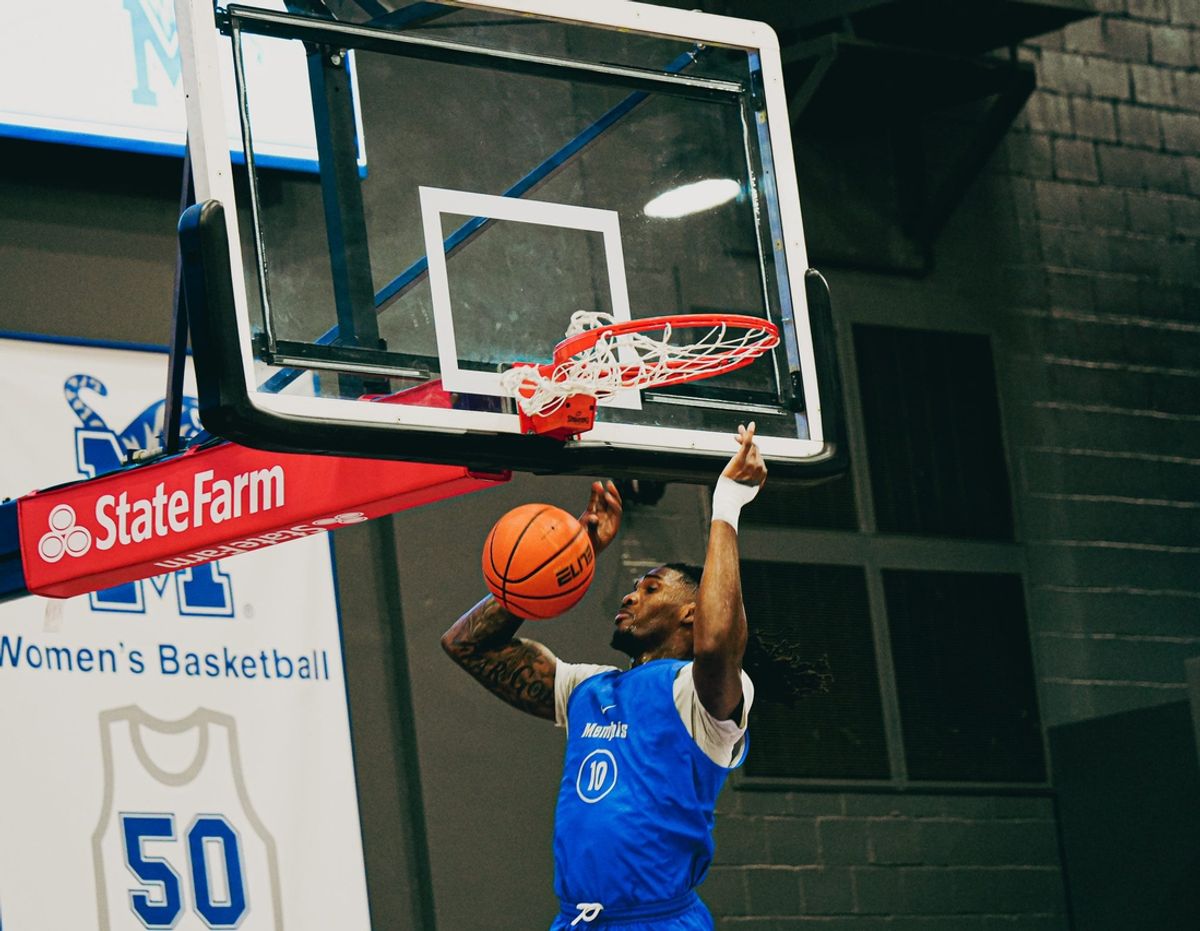 Tyreek Smith dunks during the Memphis basketball Blue and Gray Showcase on Friday, Oct. 4 2024 at Elma Roane Fieldhouse in Memphis, Tenn.