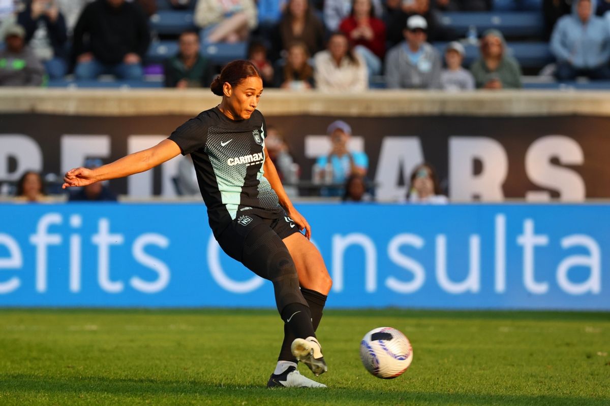 Oct 12, 2024; Bridgeview, Illinois, USA; NJ/NY Gotham FC forward Lynn Williams (10) scores a goal on a penalty kick against the Chicago Red Stars during the second half at SeatGeek Stadium. Mandatory Credit: Melissa Tamez-Imagn Images