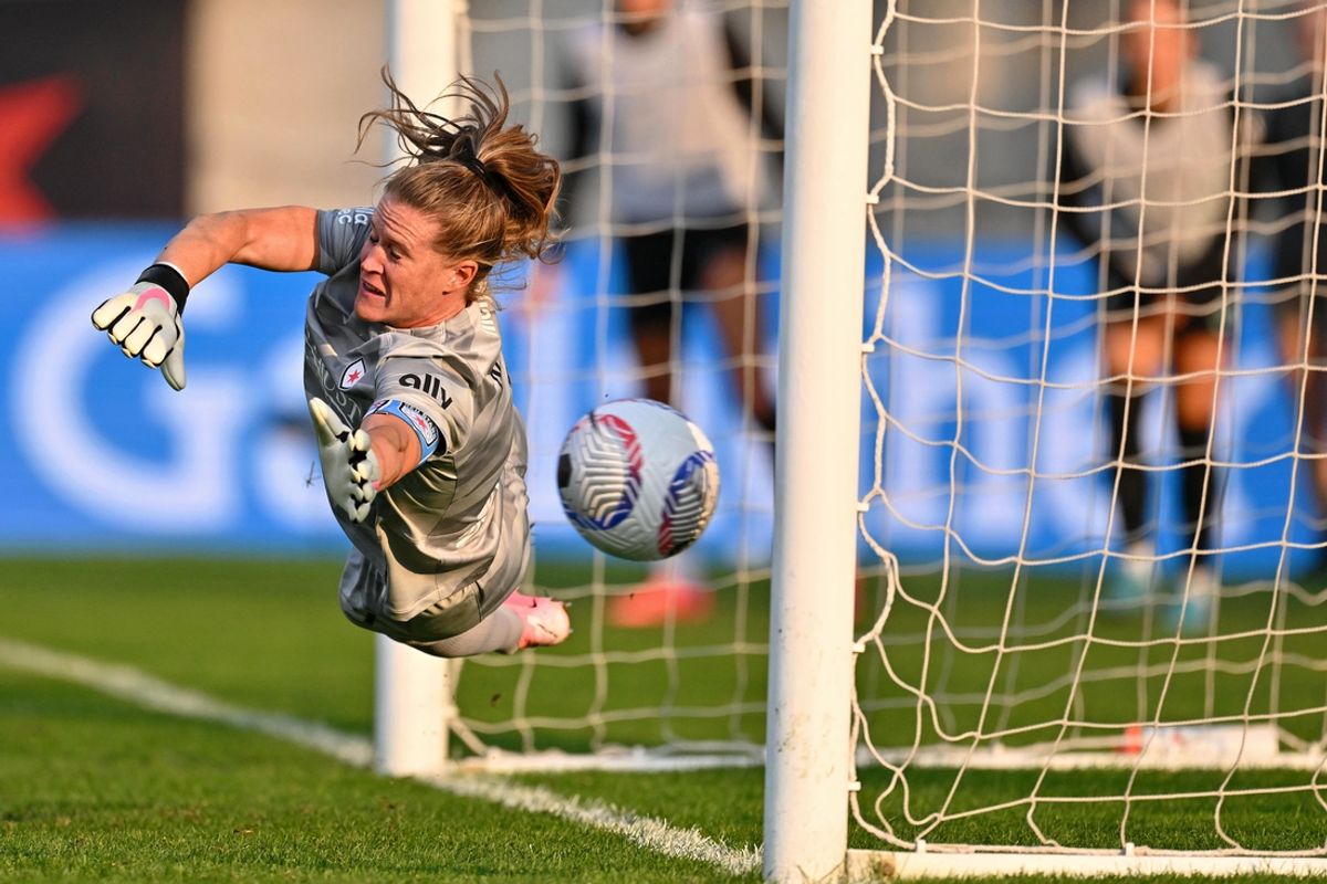 Oct 12, 2024; Bridgeview, Illinois, USA; Chicago Red Stars goalkeeper Alyssa Naeher (1) is unable to stop a penalty kick by NJ/NY Gotham FC forward Lynn Williams (not pictured) for a goal during the second half at SeatGeek Stadium. Mandatory Credit: Daniel Bartel-Imagn Images