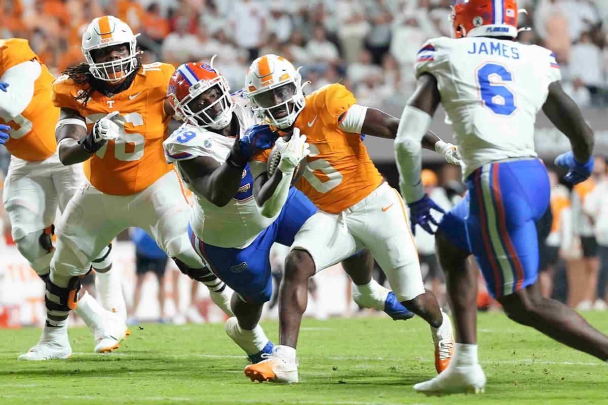 Tennessee running back Dylan Sampson (6) runs the ball during a game between Florida and Tennessee in Neyland Stadium, in Knoxville, Tenn., Saturday, Oct. 12, 2024.