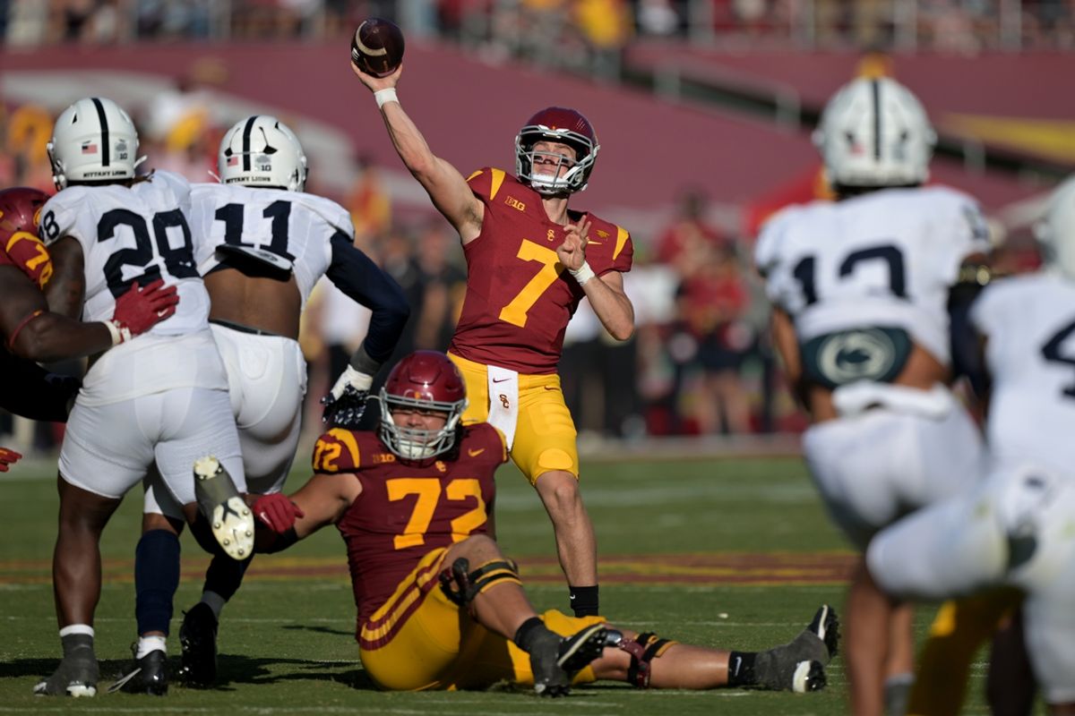 Oct 12, 2024; Los Angeles, California, USA; USC Trojans quarterback Miller Moss (7) throws a pass against the Penn State Nittany Lions at United Airlines Field at Los Angeles Memorial Coliseum. Mandatory Credit: Jayne Kamin-Oncea-Imagn Images