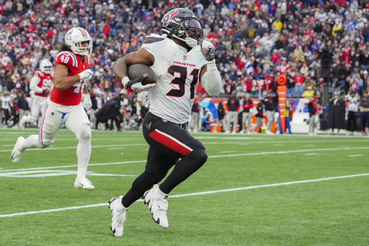 Oct 13, 2024; Foxborough, Massachusetts, USA; Houston Texans running back Dameon Pierce (31) runs with the ball for a touchdown against the New England Patriots during the second half at Gillette Stadium. Mandatory Credit: Gregory Fisher-Imagn Images