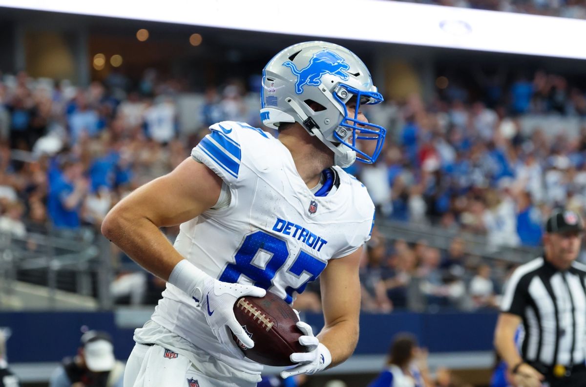 Oct 13, 2024; Arlington, Texas, USA;  Detroit Lions tight end Sam LaPorta (87) celebrates after scoring a touchdown during the second quarter against the Dallas Cowboys at AT&T Stadium. Mandatory Credit: Kevin Jairaj-Imagn Images