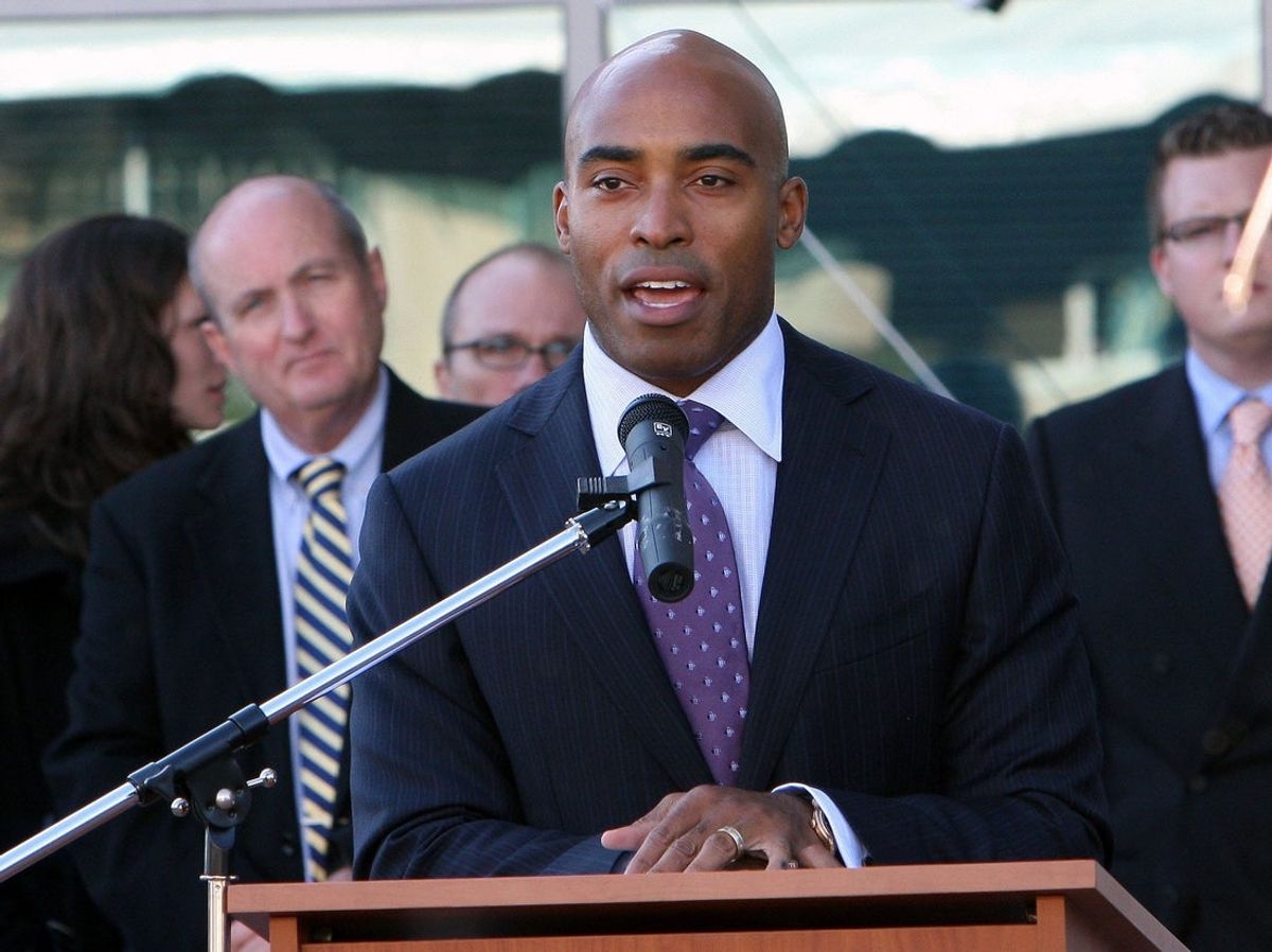 Former New York Giants running back Tiki Barber speaks at the dedication of the Hudson Valley Cerebral Palsy Association on Mount Ebo Road in Brewster Oct. 17, 2008.