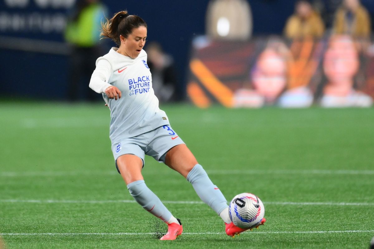 Oct 18, 2024; Seattle, Washington, USA;  Seattle Reign FC defender Lauren Barnes (3) passes the ball during the first half against the Houston Dash at Lumen Field. Mandatory Credit: Steven Bisig-Imagn Images