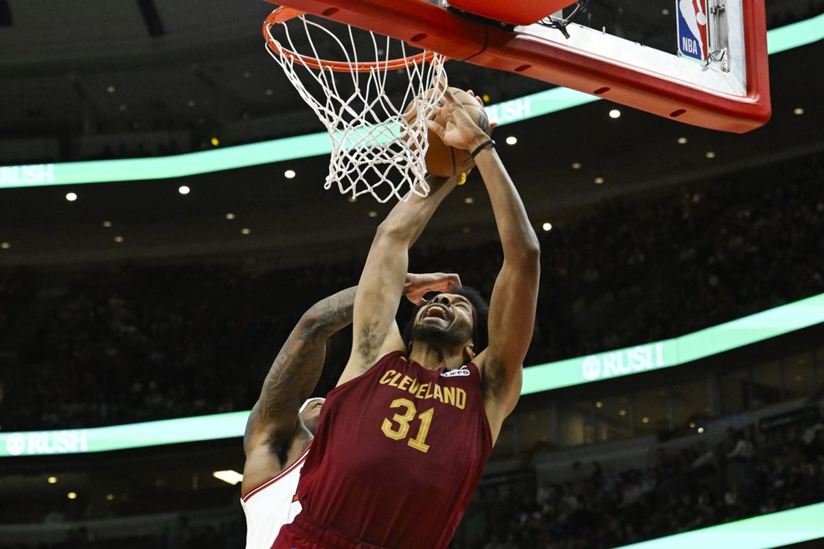 Oct 18, 2024; Chicago, Illinois, USA;  Cleveland Cavaliers center Jarrett Allen (31) drives to the basket against Chicago Bulls forward Torrey Craig (13) during the second half at the United Center. Mandatory Credit: Matt Marton-Imagn Images