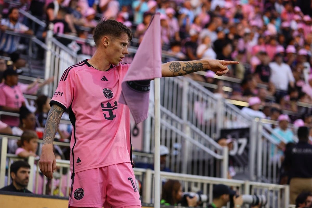 Oct 19, 2024; Fort Lauderdale, Florida, USA;  Inter Miami CF midfielder Robert Taylor (16) signals prior to a corner kick during the first half against the New England Revolution at Chase Stadium. Mandatory Credit: Sam Navarro-Imagn Images