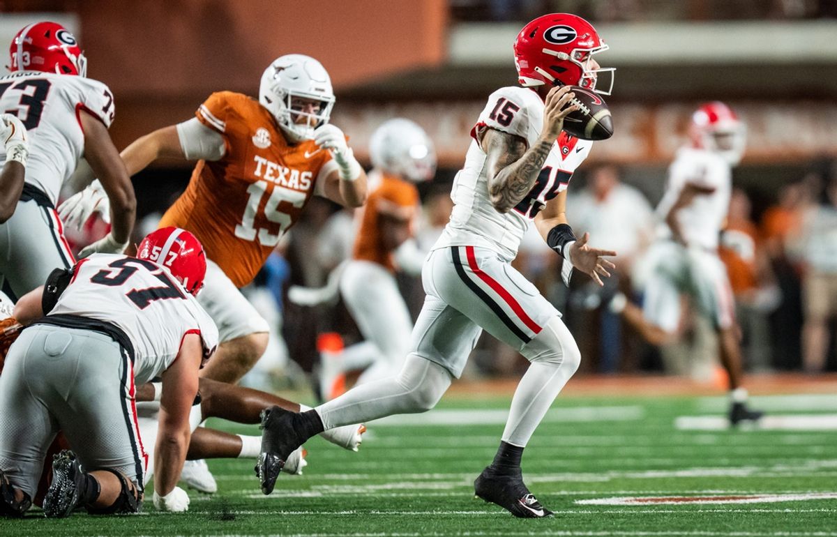 Georgia Bulldogs quarterback Carson Beck (15) looks for a pass in the second quarter of the Longhorns' game against the Georgia Bulldogs at Darrell K. Royal Texas Memorial Stadium in Austin, Oct. 19, 2024.
