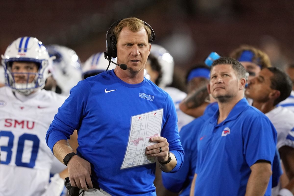 Oct 19, 2024; Stanford, California, USA; Southern Methodist Mustangs head coach Rhett Lashlee (center) during the fourth quarter against the Stanford Cardinal at Stanford Stadium. Mandatory Credit: Darren Yamashita-Imagn Images