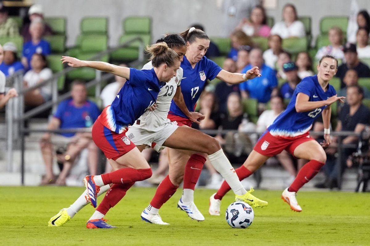 Oct 12, 2024; Austin, Texas, US; U.S. Women’s National Team midfielder Sam Coffey (17) and defender Emily Sonnett (14) battles for the ball with Iceland forward Sveindis Jane Jonsdottir (23) during the second half at Q2 Stadium. Mandatory Credit: Scott Wachter-Imagn Images