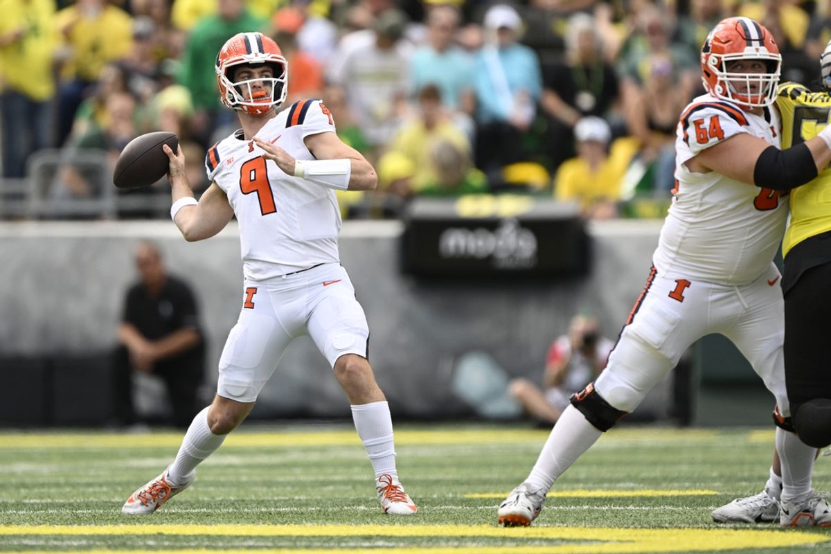 Oct 26, 2024; Eugene, Oregon, USA; Illinois Fighting Illini quarterback Luke Altmyer (9) throws a pass during the second half against the Oregon Ducks at Autzen Stadium. Mandatory Credit: Troy Wayrynen-Imagn Images