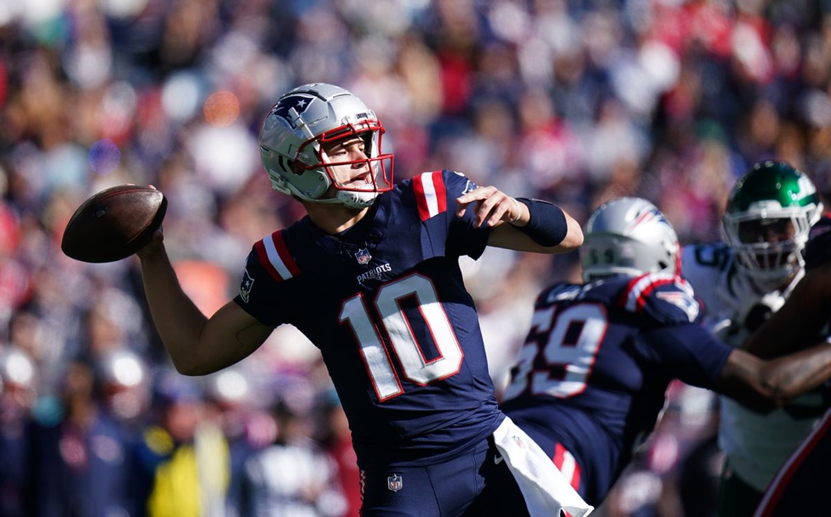 Oct 27, 2024; Foxborough, Massachusetts, USA; New England Patriots quarterback Drake Maye (10) throws a pass against the New York Jets in the first quarter at Gillette Stadium. Mandatory Credit: David Butler II-Imagn Images