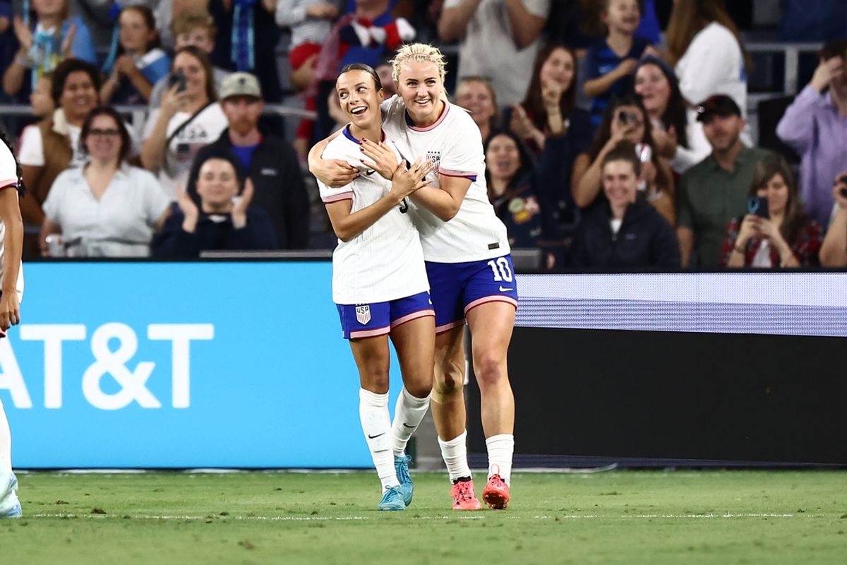 Oct 27, 2024; Nashville, Tennessee, USA; United States midfielder Lindsey Horan (10)  celebrates a goal with her  teammates in the second half of thematic against Iceland at Geodis Park. Mandatory Credit: Casey Gower-Imagn Images