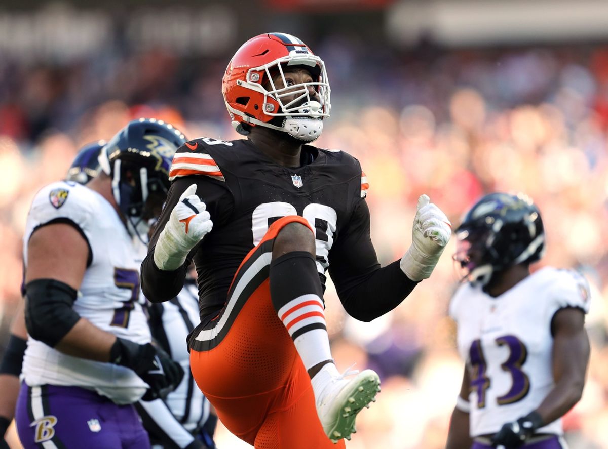 Cleveland Browns defensive end Za'Darius Smith celebrates after sacking Baltimore Ravens quarterback Lamar Jackson during the second half at Huntington Bank Field, Sunday, Oct. 27, 2024, in Cleveland.