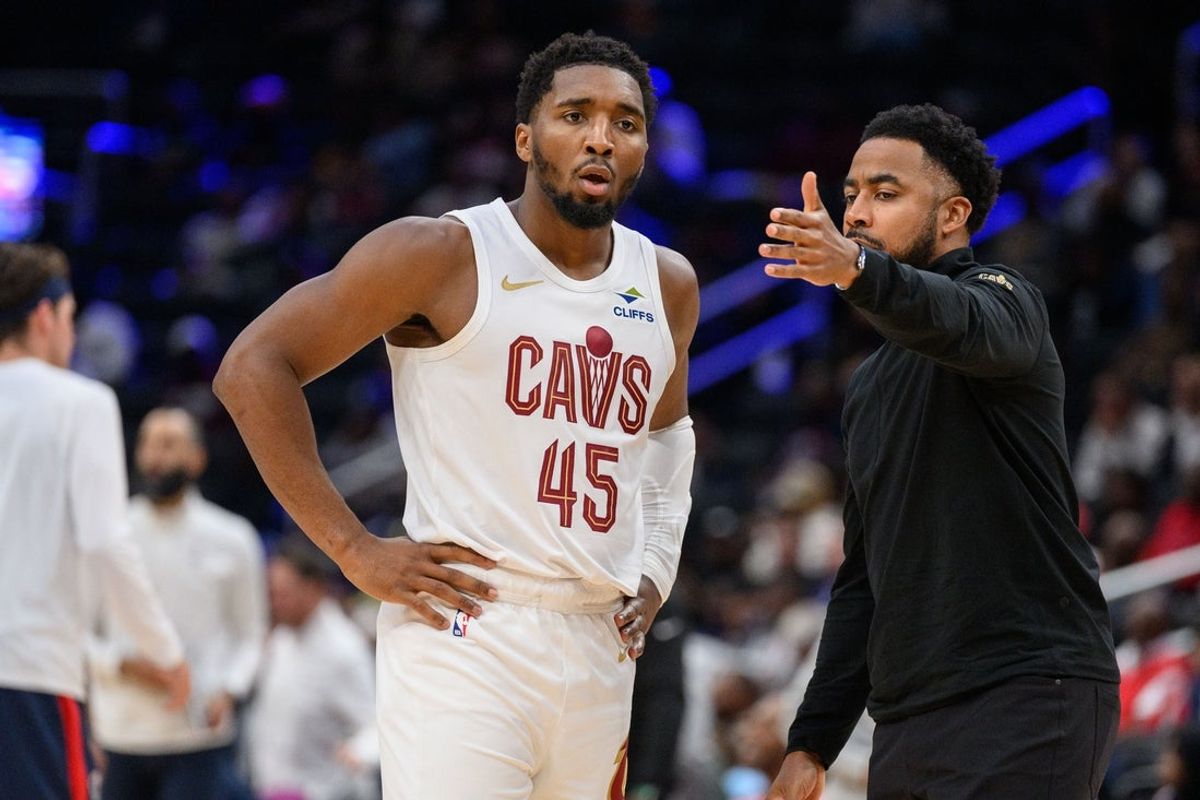 Cavaliers guard Donovan Mitchell (45) speaks to associate head coach Johnnie Bryant.