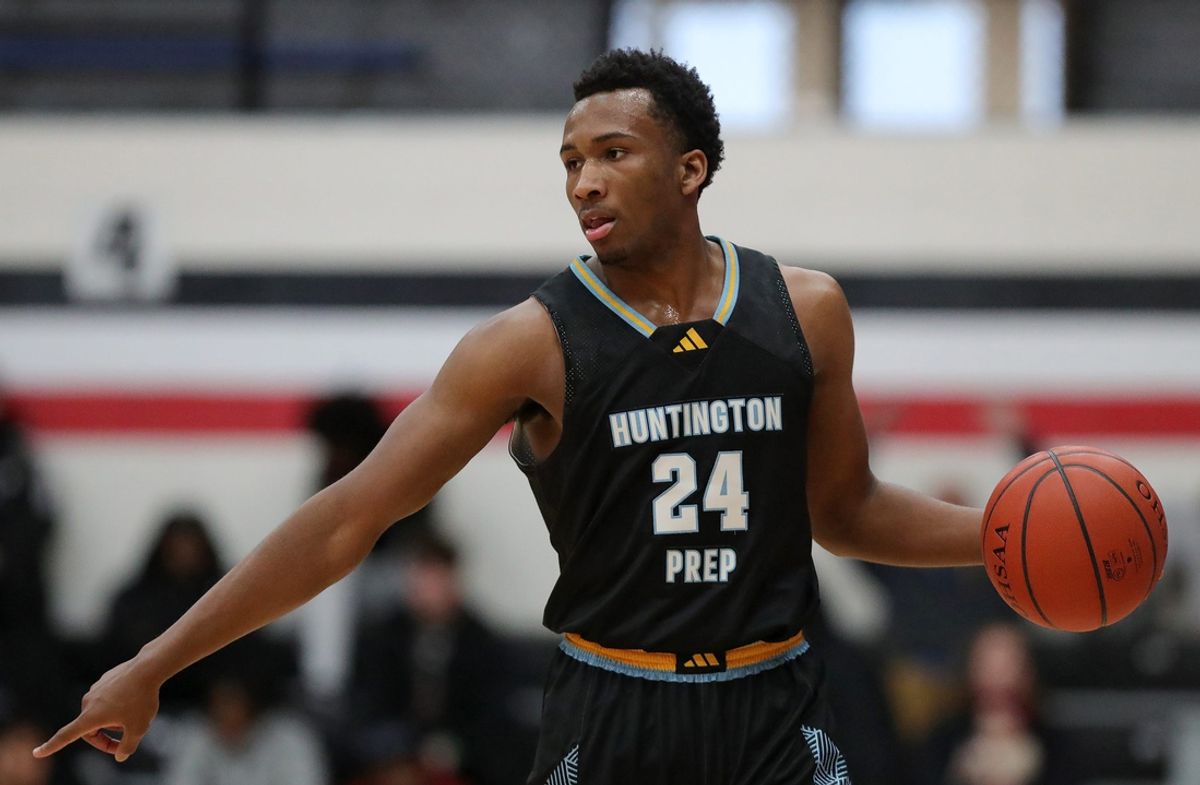 Darryn Peterson has committed to Kansas.