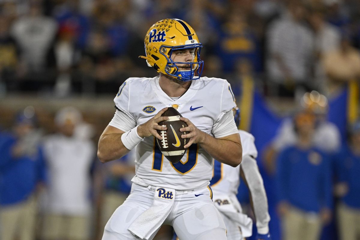 Nov 2, 2024; Dallas, Texas, USA; Pittsburgh Panthers quarterback Eli Holstein (10) drops back to pass against the Southern Methodist Mustangs during the first half at Gerald J. Ford Stadium. Mandatory Credit: Jerome Miron-Imagn Images