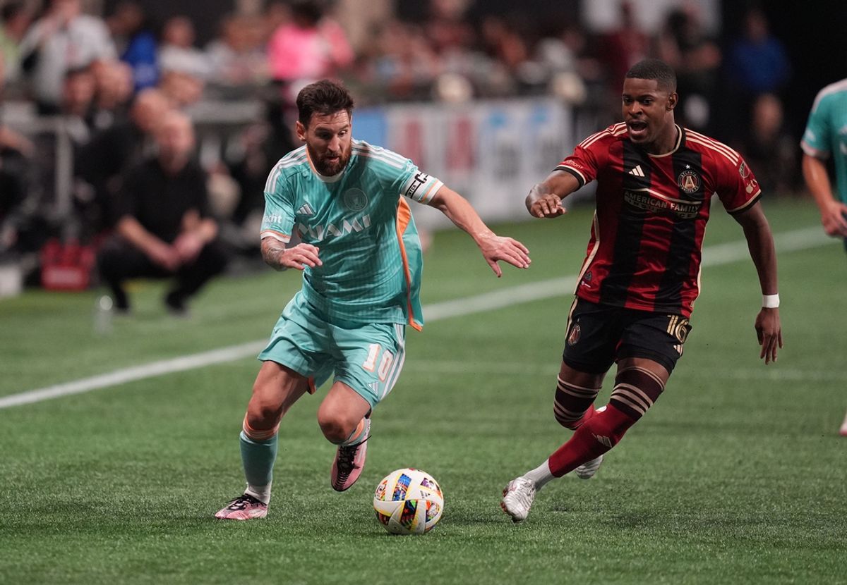 Nov 2, 2024; Atlanta, Georgia, USA; Inter Miami CF forward Lionel Messi (10) and Atlanta United midfielder Xande Silva (16) battle for control of the ball during the second half in a 2024 MLS Cup Playoffs Round One match at Mercedes-Benz Stadium. Mandatory Credit: Dale Zanine-Imagn Images