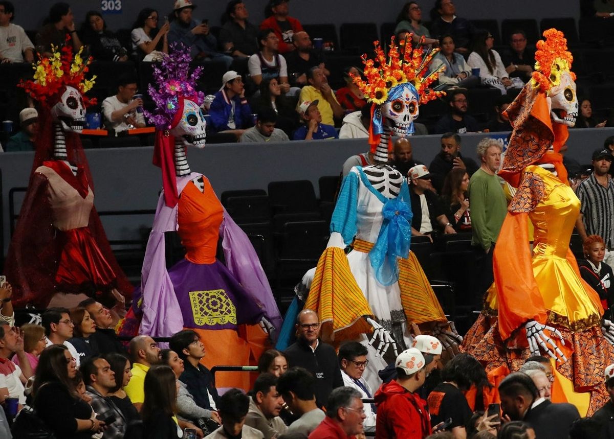 [US, Mexico & Canada customers only] Nov 2, 2024; Mexico City, MEXICO;  Catrinas perform during a NBA basketball game between the Miami Heat and Washington Wizards at Arena CDMX. Mandatory Credit: Henry Romero/Reuters via Imagn Images