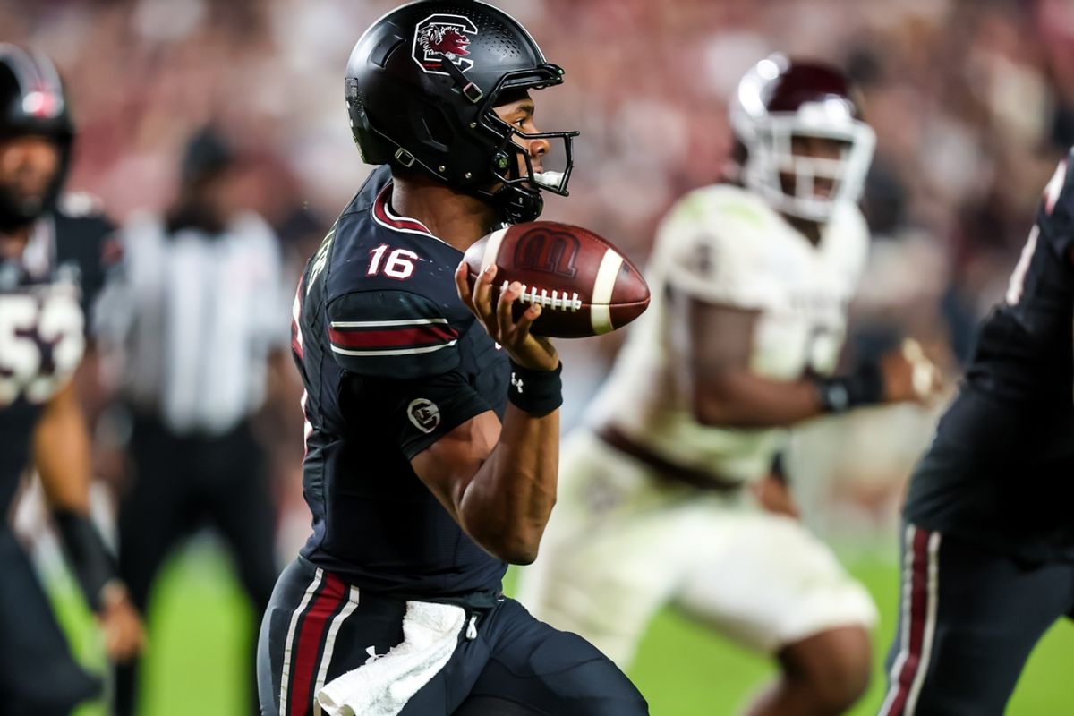 Nov 2, 2024; Columbia, South Carolina, USA; South Carolina Gamecocks quarterback LaNorris Sellers (16) passes against the Texas A&M Aggies in the second half at Williams-Brice Stadium. Mandatory Credit: Jeff Blake-Imagn Images
