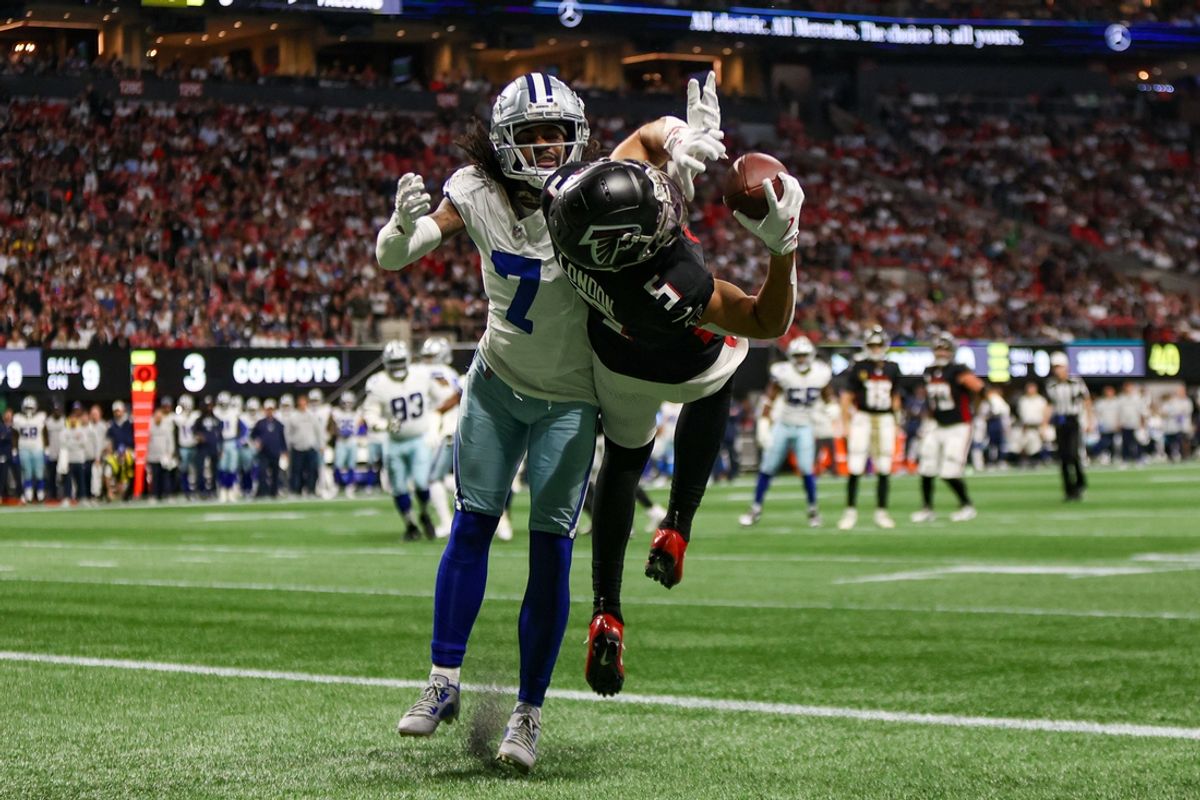 Nov 3, 2024; Atlanta, Georgia, USA; Atlanta Falcons wide receiver Drake London (5) catches a pass for a touchdown past Dallas Cowboys cornerback Trevon Diggs (7) in the first quarter at Mercedes-Benz Stadium. Mandatory Credit: Brett Davis-Imagn Images