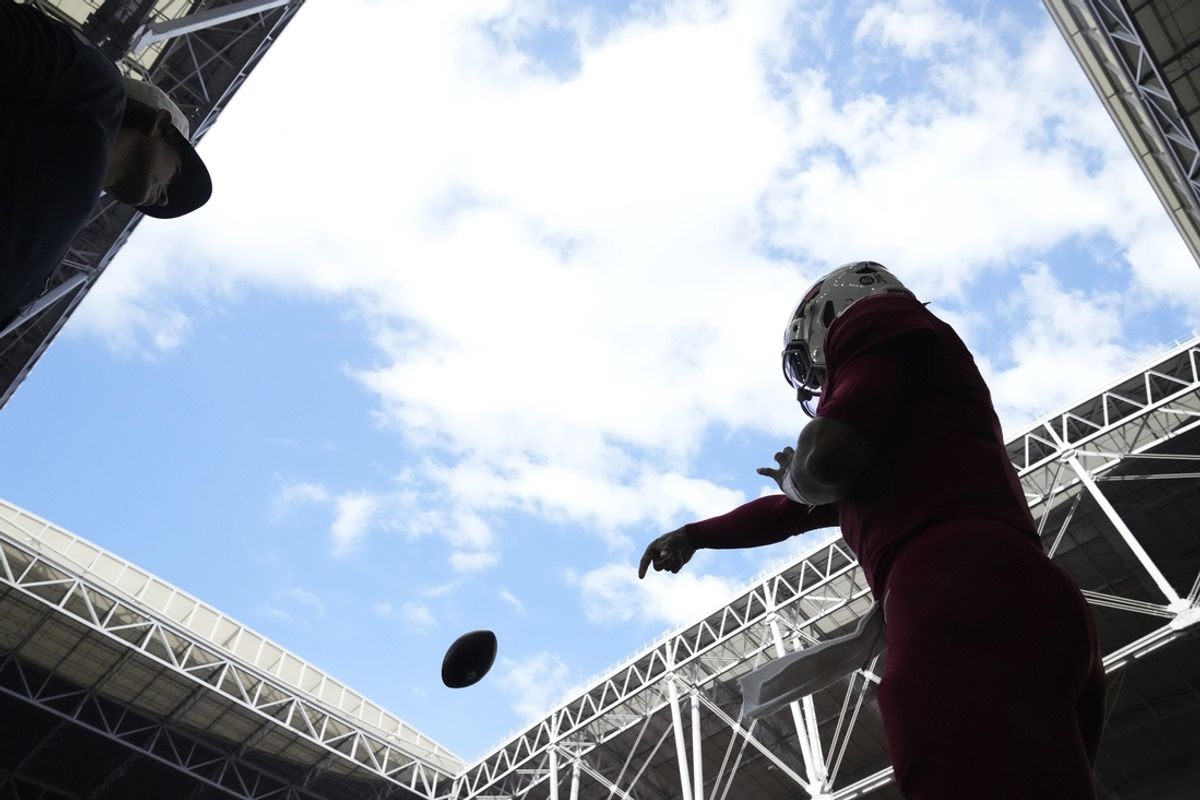 Arizona Cardinals quarterback Kyler Murray (1) warms up during the first quarter against the Chicago Bears at State Farm Stadium on Nov 3, 2024, in Glendale.