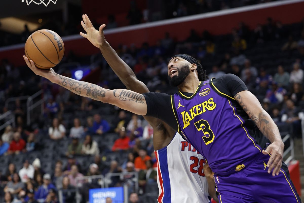 Nov 4, 2024; Detroit, Michigan, USA; Los Angeles Lakers forward Anthony Davis (3) shoots on Detroit Pistons center Isaiah Stewart (28) in the first half at Little Caesars Arena. Mandatory Credit: Rick Osentoski-Imagn Images