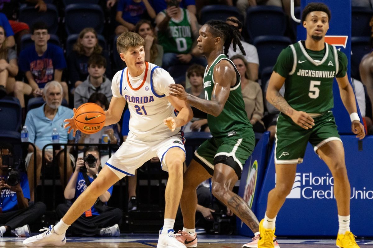 Nov 7, 2024; Gainesville, Florida, USA; Florida Gators forward Alex Condon (21) posts up against Jacksonville Dolphins forward Stephon Payne III (0) during the first half at Exactech Arena at the Stephen C. O'Connell Center. Mandatory Credit: Matt Pendleton-Imagn Images