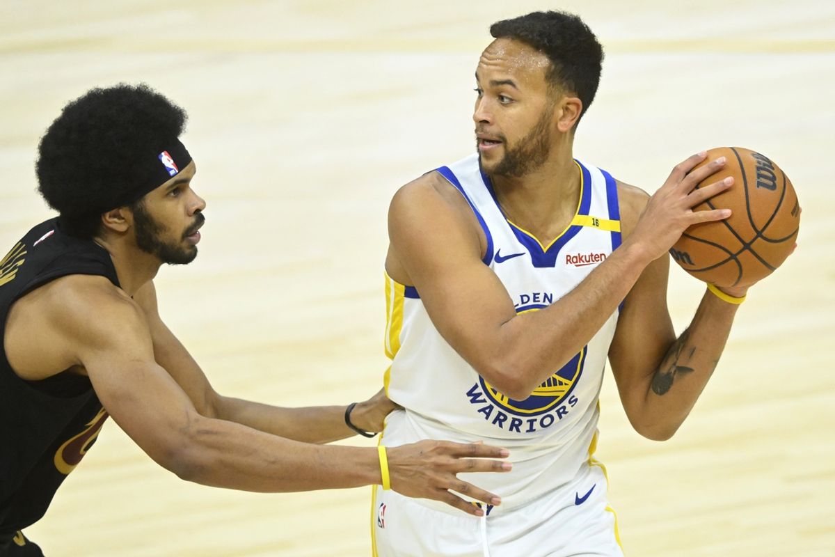 Nov 8, 2024; Cleveland, Ohio, USA; Cleveland Cavaliers center Jarrett Allen (31) defends Golden State Warriors forward Kyle Anderson (1) in the fourth quarter at Rocket Mortgage FieldHouse. Mandatory Credit: David Richard-Imagn Images