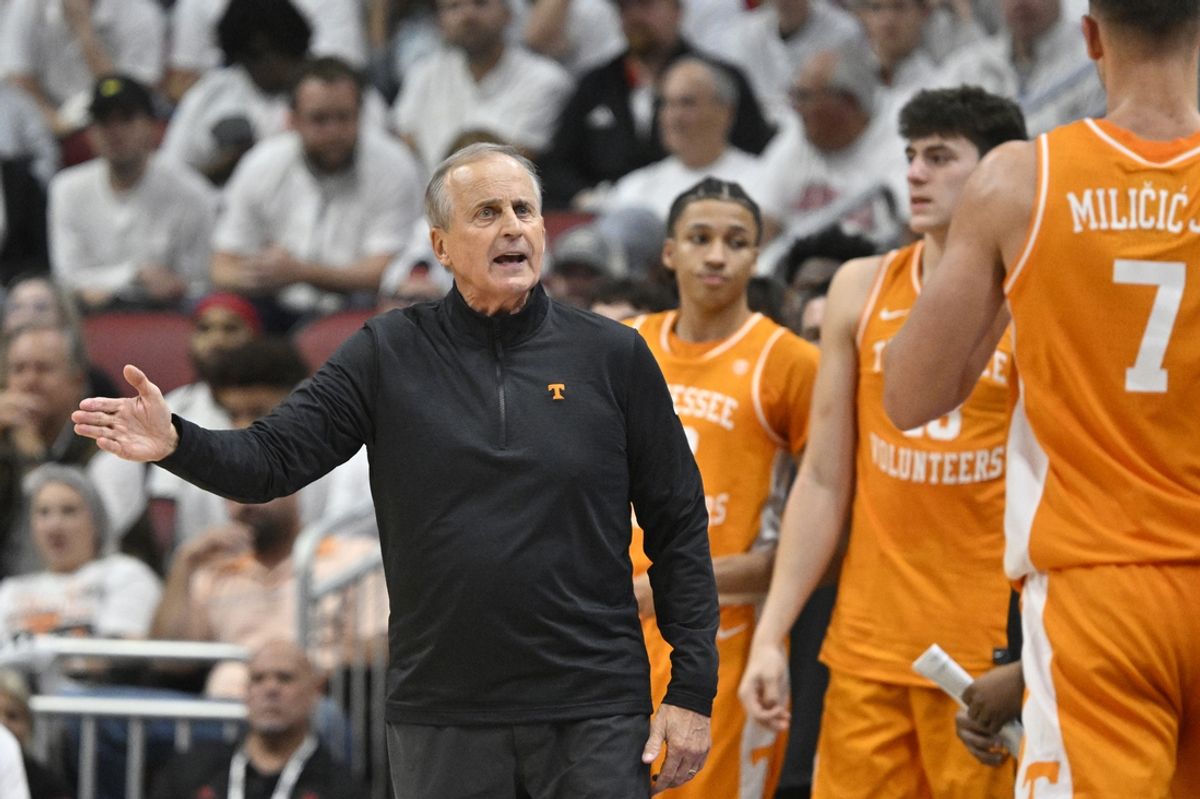 Nov 9, 2024; Louisville, Kentucky, USA;  Tennessee Volunteers head coach Rick Barnes questions talks with forward Igor Milicic Jr. (7) during the second half against the Louisville Cardinals at KFC Yum! Center. Tennessee defeated Louisville 77-55. Mandatory Credit: Jamie Rhodes-Imagn Images