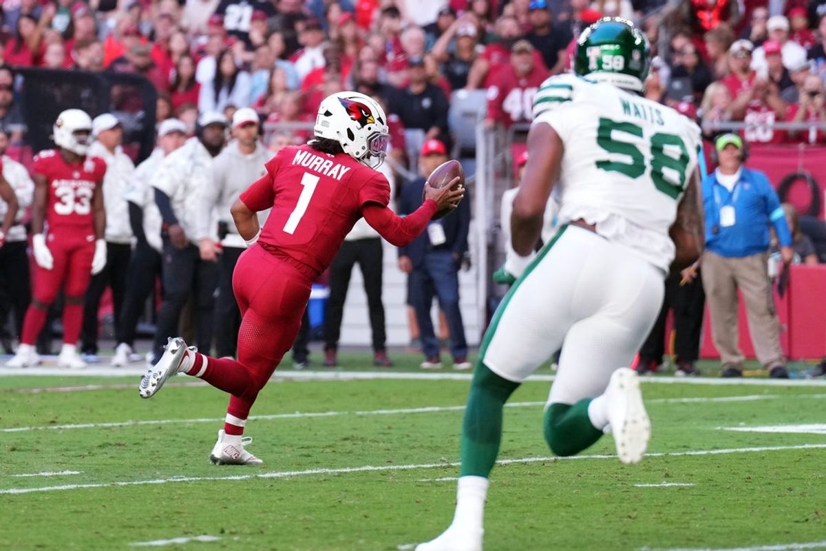 Nov 10, 2024; Glendale, Arizona, USA; Arizona Cardinals quarterback Kyler Murray (1) runs for a touchdown against the New York Jets during the first half at State Farm Stadium. Mandatory Credit: Joe Camporeale-Imagn Images