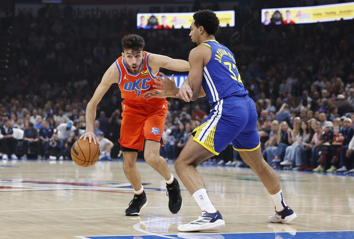 Nov 10, 2024; Oklahoma City, Oklahoma, USA; Oklahoma City Thunder forward Chet Holmgren (7) moves the ball around Golden State Warriors forward Trayce Jackson-Davis (32) during the first quarter at Paycom Center. Mandatory Credit: Alonzo Adams-Imagn Images