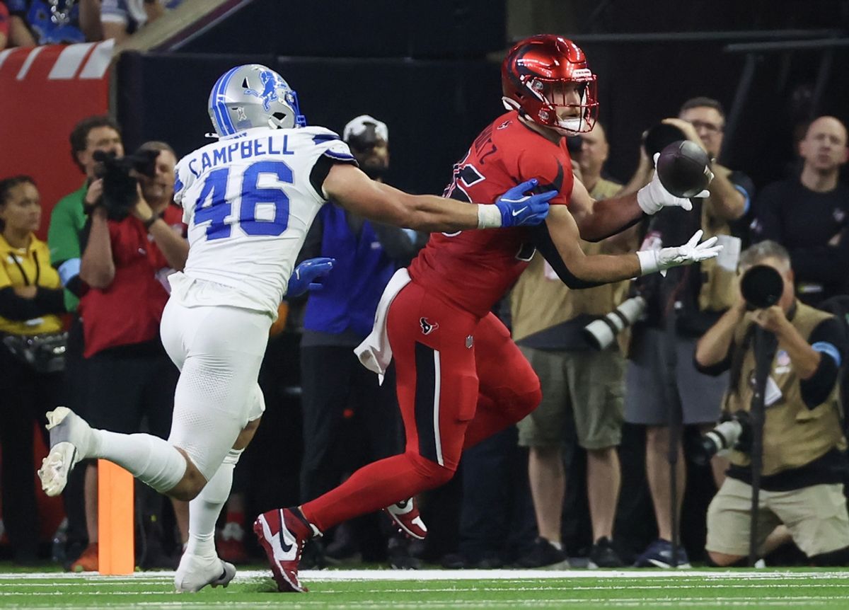 Nov 10, 2024; Houston, Texas, USA;  Houston Texans tight end Dalton Schultz (86) catches a pass against the Detroit Lions linebacker Jack Campbell (46) in the second quarter at NRG Stadium. Mandatory Credit: Thomas B. Shea-Imagn Images