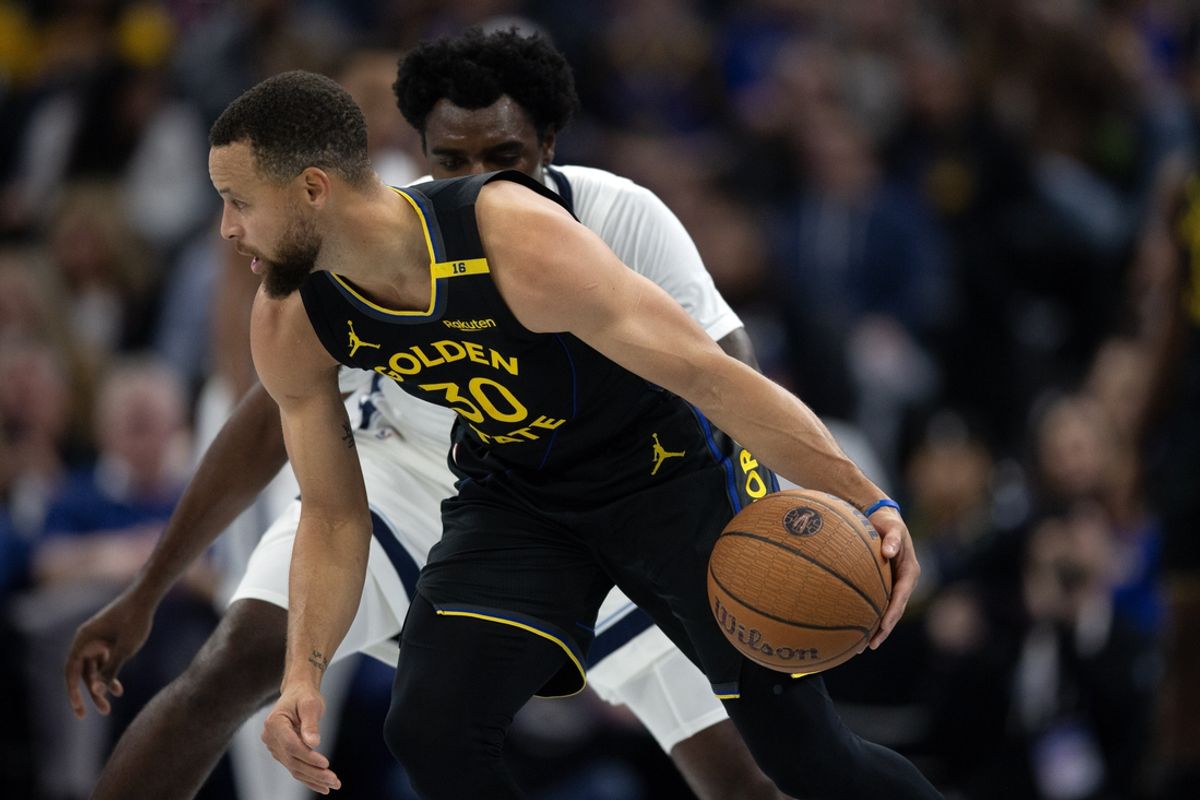 Nov 15, 2024; San Francisco, California, USA; Golden State Warriors guard Stephen Curry (30) looks to drive past Memphis Grizzlies guard Vince Williams Jr. (5) during the second quarter at Chase Center. Mandatory Credit: D. Ross Cameron-Imagn Images