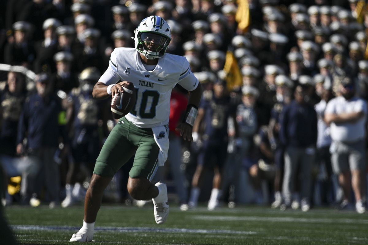 Nov 16, 2024; Annapolis, Maryland, USA;  Tulane Green Wave quarterback Darian Mensah (10) rush for a touchdown during the first half against the Navy Midshipmen at Navy-Marine Corps Memorial Stadium. Mandatory Credit: Tommy Gilligan-Imagn Images