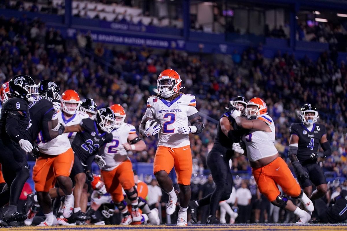 Nov 16, 2024; San Jose, California, USA; Boise State Broncos running back Ashton Jeanty (2) runs for a touchdown against the San Jose State Spartans in the second quarter at CEFCU Stadium. Mandatory Credit: Cary Edmondson-Imagn Images