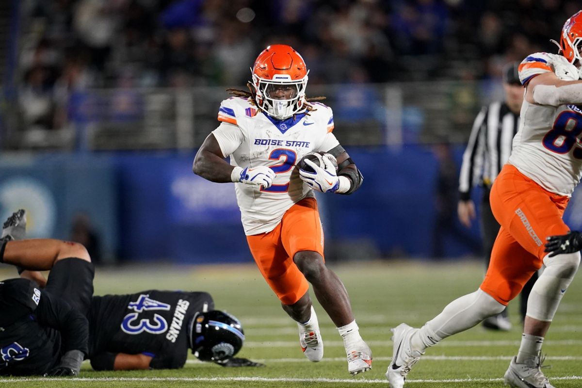 Nov 16, 2024; San Jose, California, USA; Boise State Broncos running back Ashton Jeanty (2) runs for a touchdown against the San Jose State Spartans in the third quarter at CEFCU Stadium. Mandatory Credit: Cary Edmondson-Imagn Images