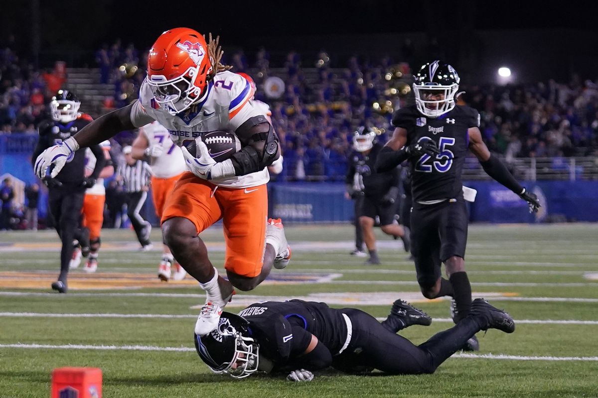 Nov 16, 2024; San Jose, California, USA; Boise State Broncos running back Ashton Jeanty (2) runs for a touchdown against the San Jose State Spartans in the third quarter at CEFCU Stadium. Mandatory Credit: Cary Edmondson-Imagn Images