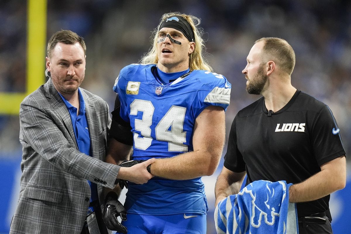 Nov 17, 2024; Detroit, MI, USA; Detroit Lions linebacker Alex Anzalone (34) walks off the field due to an injury during the first half against Jacksonville Jaguars at Ford Field in Detroit on Sunday, Nov. 17, 2024. Mandatory Credit: Junfu Han/USA TODAY Network via Imagn Images
