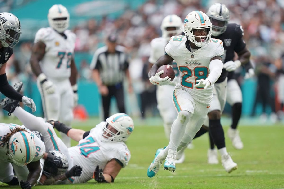Miami Dolphins running back Jaylen Wright (25) breaks free for a big gain in the third quarter against the Las Vegas Raiders at Hard Rock Stadium. Mandatory Credit: Jim Rassol-Imagn Images